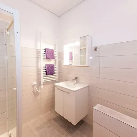 Apartment Velijoze *