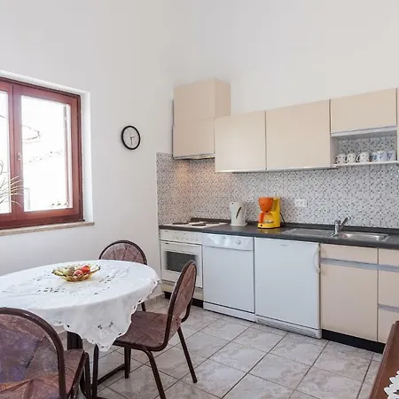 Velijoze Apartment Porec